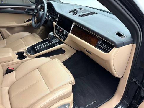 Certified 2024 Porsche Macan AWD/4WD image 25