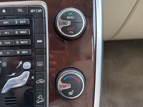 Used 2013 Volvo XC70 T6 image 39