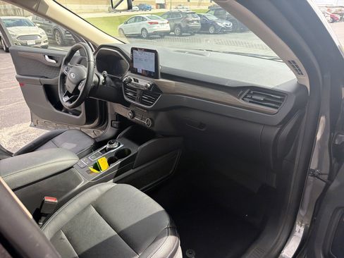 Used 2020 Ford Escape Titanium AWD/4WD image 29