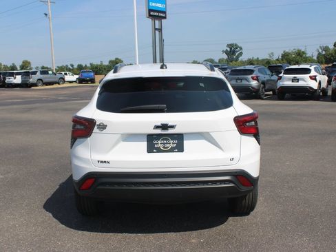 New 2026 Chevrolet Trax LT w/ Driver Confidence Package FWD image 8