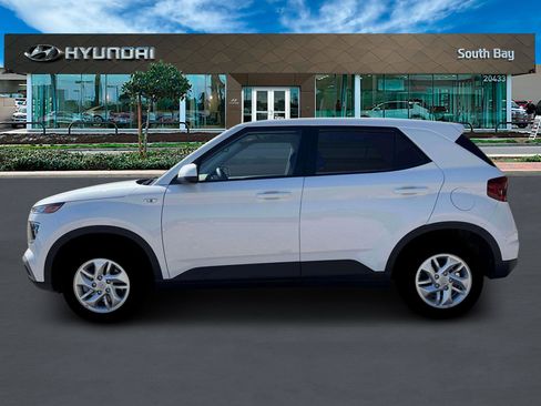New 2026 Hyundai Venue SE image 3