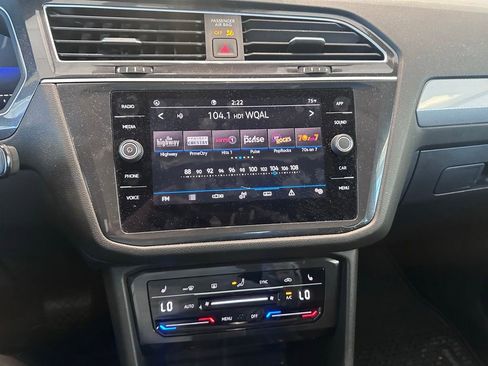 Used 2023 Volkswagen Tiguan SE FWD image 11