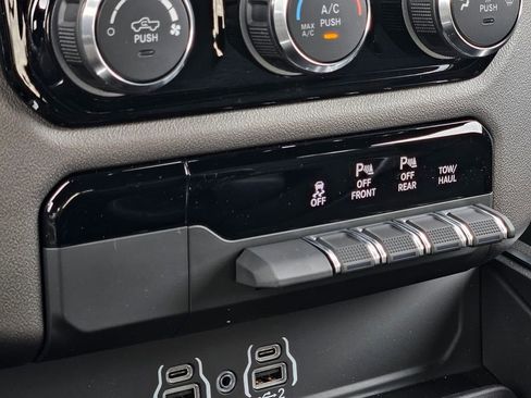 New 2026 RAM 1500 4x4 Crew Cab image 23