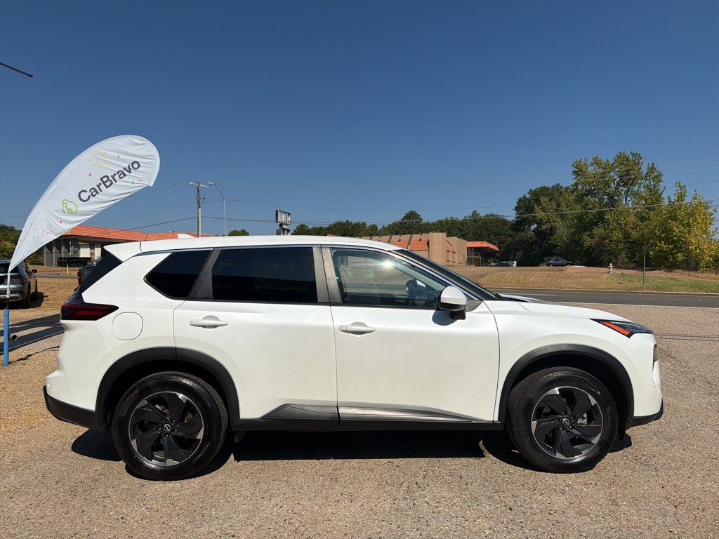 Used 2024 Nissan Rogue SV AWD/4WD image 13
