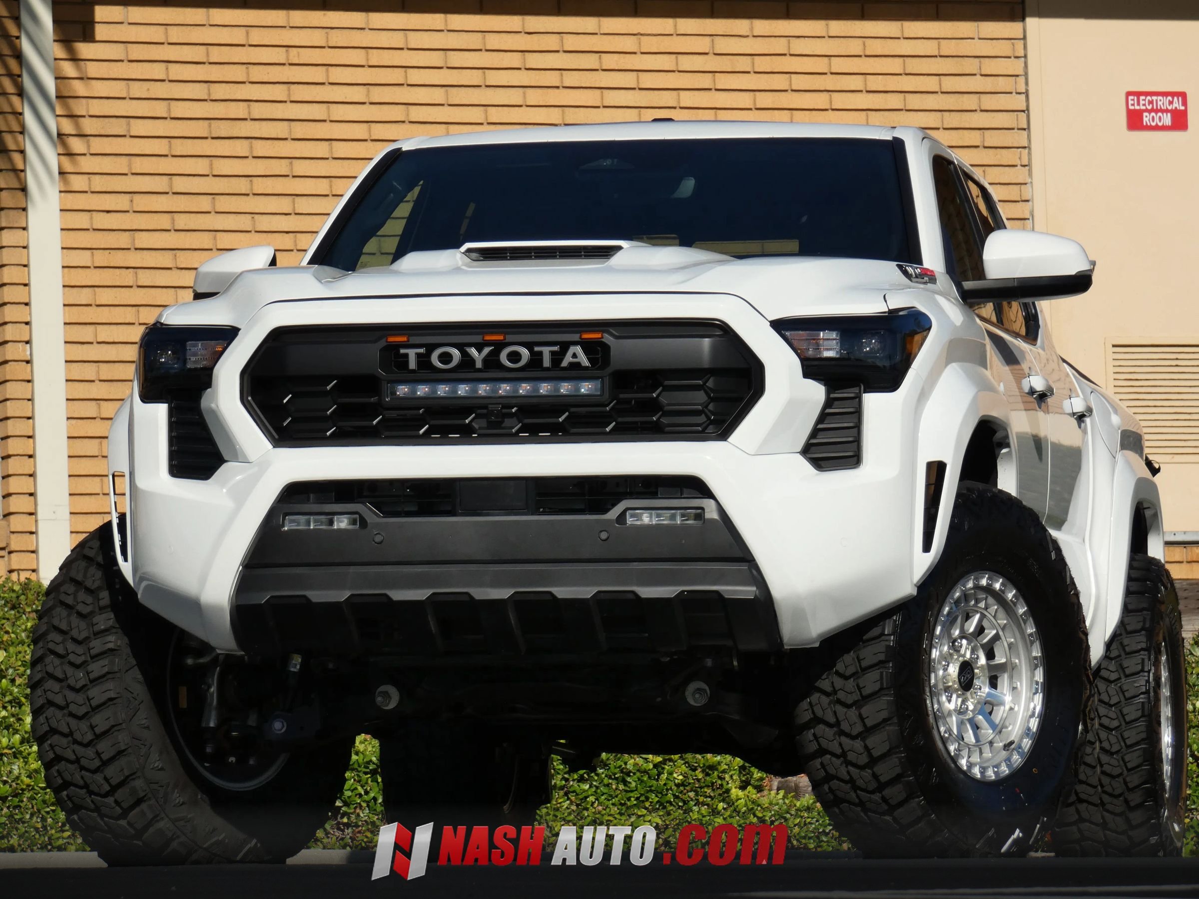 Used 2026 Toyota Tacoma TRD Sport w/ TRD Sport Upgrade Package AWD/4WD image 2