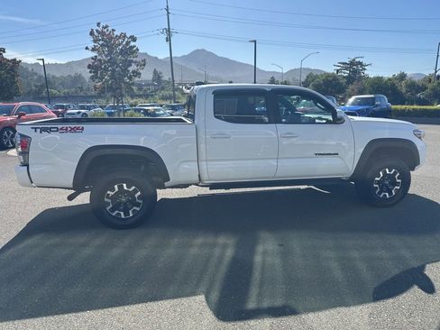 Used 2020 Toyota Tacoma TRD Off-Road w/ TRD Premium Off Road Package AWD/4WD image 8