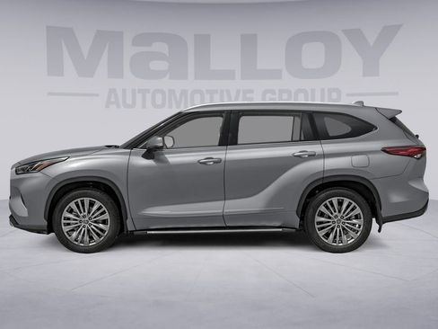 New 2026 Toyota Highlander Platinum image 2