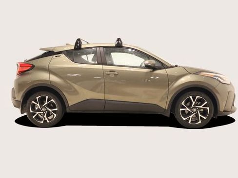 Used 2021 Toyota C-HR XLE image 4