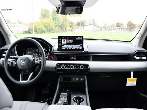 New 2025 Honda Pilot Touring image 22