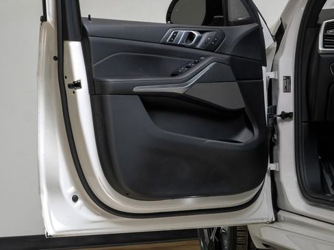 Used 2019 BMW X5 xDrive40i w/ M Sport Package image 46