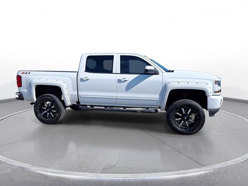 Used 2018 Chevrolet Silverado 1500 LT w/ All Star Edition AWD/4WD image 9