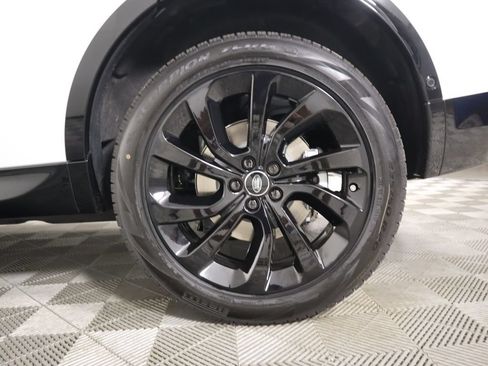 Certified 2025 Land Rover Discovery Sport Dynamic SE AWD/4WD image 32