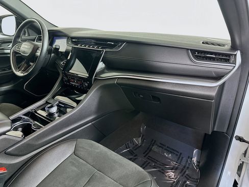 Used 2022 Jeep Grand Cherokee L Laredo image 28