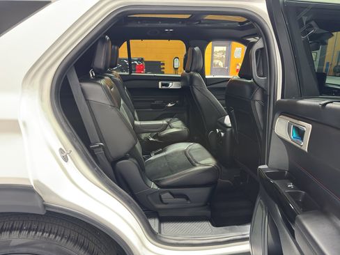 Used 2024 Ford Explorer ST w/ Technology Package image 21