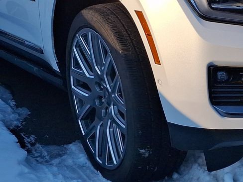 Certified 2025 GMC Yukon XL Denali Ultimate w/ LPO, Illumination Package image 10