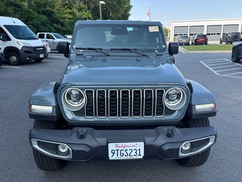 Used 2025 Jeep Wrangler Unlimited Sahara AWD/4WD image 2