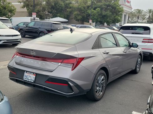 Used 2024 Hyundai Elantra SEL FWD image 4