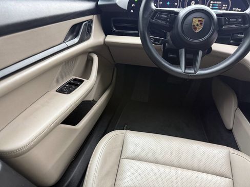 Used 2022 Porsche Taycan RWD image 31
