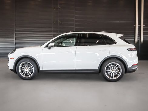 Certified 2024 Porsche Cayenne AWD/4WD image 2