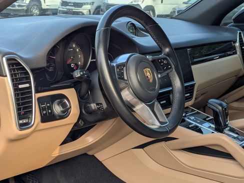 Used 2023 Porsche Cayenne image 11