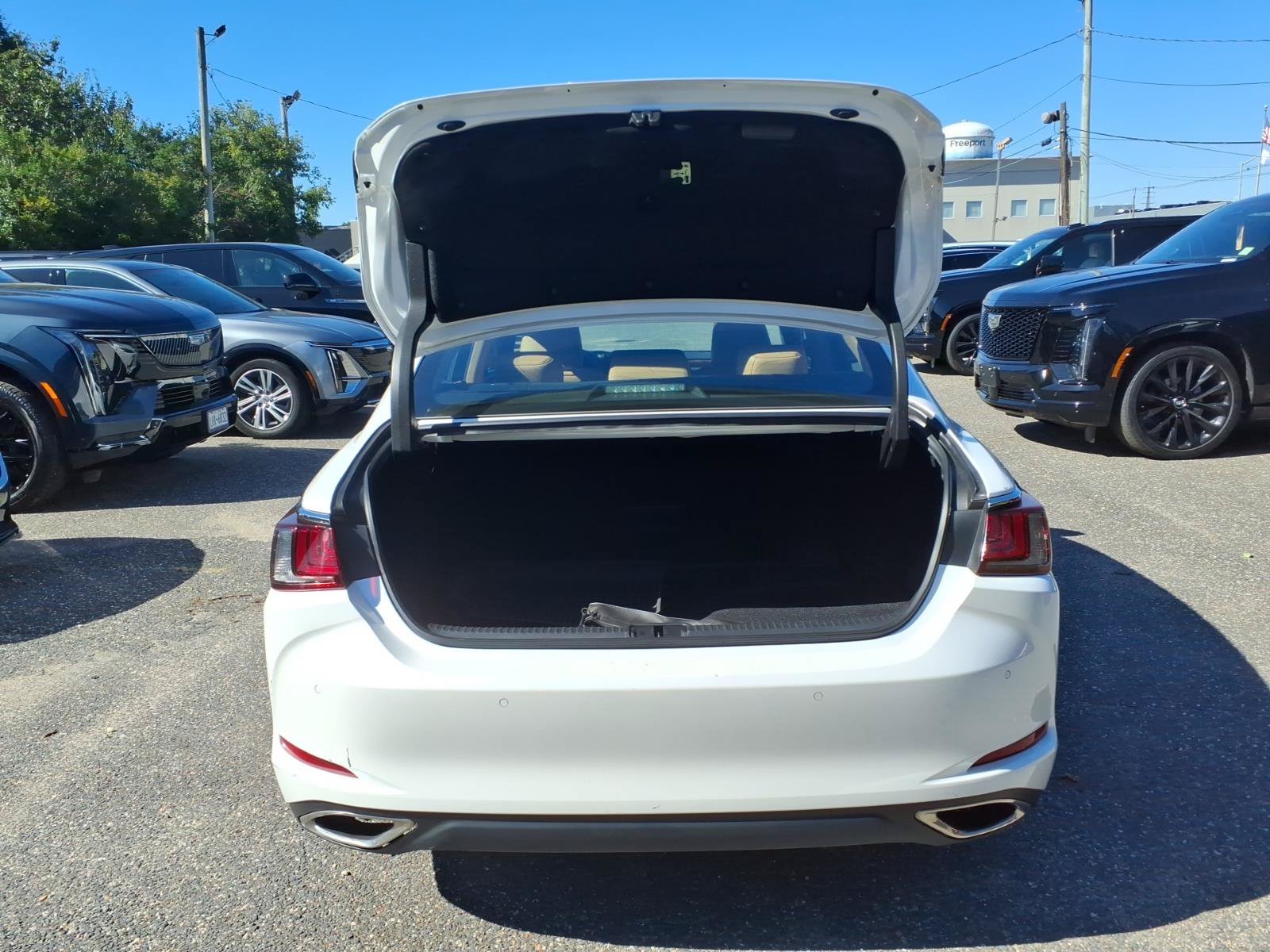 Used 2022 Lexus ES 350 w/ Premium Package FWD image 10