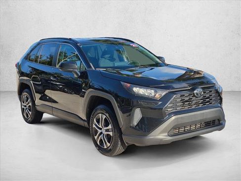 Used 2021 Toyota RAV4 LE AWD/4WD image 3