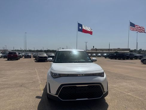 Used 2024 Kia Soul LX FWD image 4