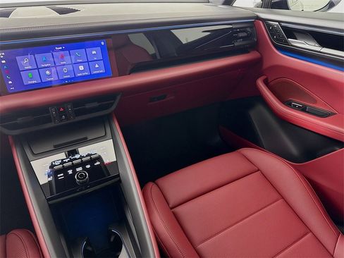 New 2025 Porsche Macan Electric image 25