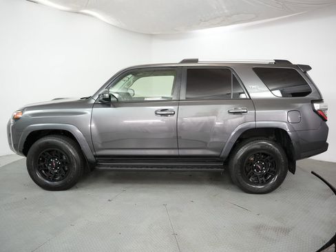 Used 2017 Toyota 4Runner TRD Off-Road AWD/4WD image 4