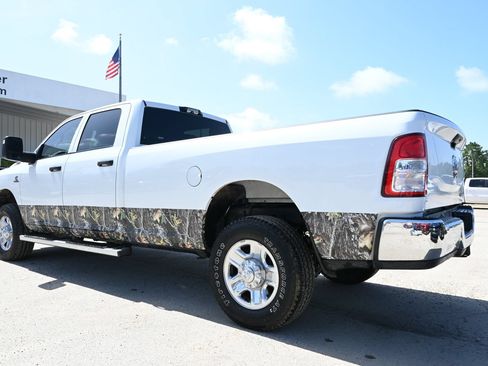 Used 2024 RAM 2500 Tradesman w/ Chrome Appearance Group AWD/4WD image 2