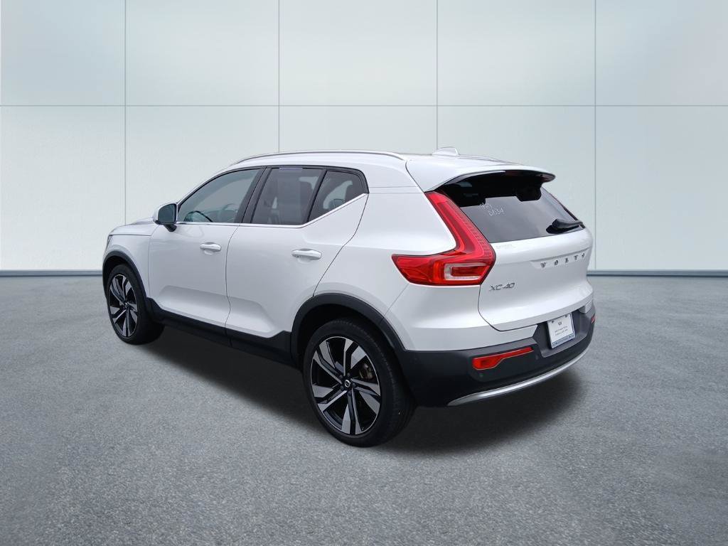 Used 2023 Volvo XC40 B5 Plus w/ Protection Package Premier AWD/4WD image 3