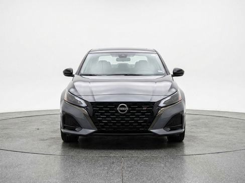 Used 2025 Nissan Altima 2.5 SR image 2