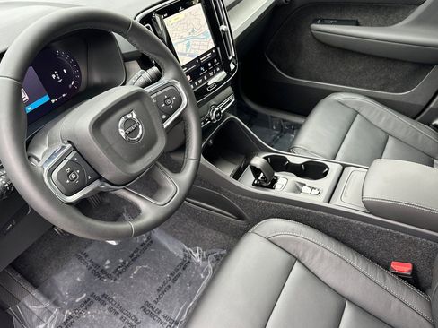 New 2026 Volvo XC40 B4 Core w/ Climate Package FWD image 13