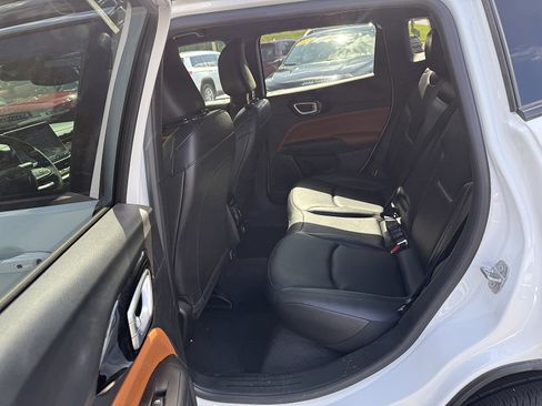 Used 2025 Jeep Compass Limited AWD/4WD image 12
