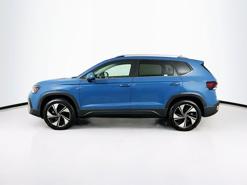 Used 2025 Volkswagen Taos SE AWD/4WD image 4