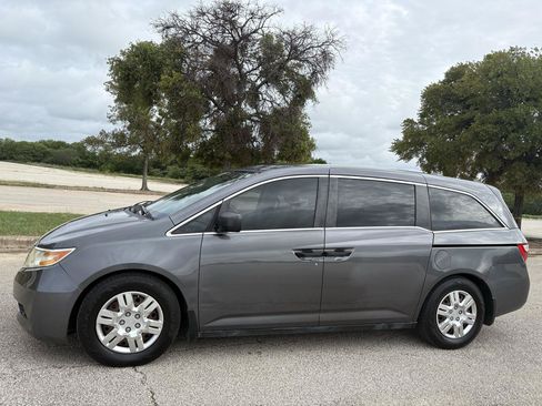 Used 2011 Honda Odyssey LX image 2