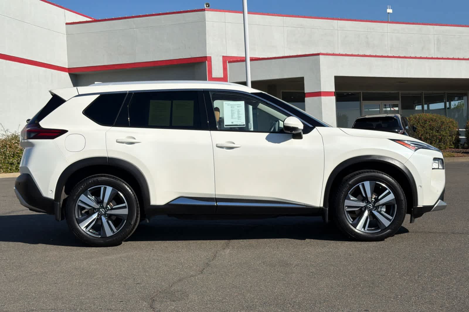 Used 2023 Nissan Rogue Platinum w/ Platinum Premium Package FWD image 6