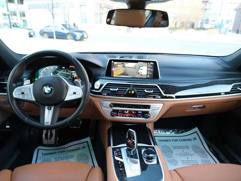 Used 2020 BMW 750i xDrive w/ Executive Package image 31
