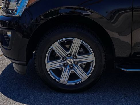Used 2019 Ford Expedition XLT w/ Equipment Group 202A AWD/4WD image 11