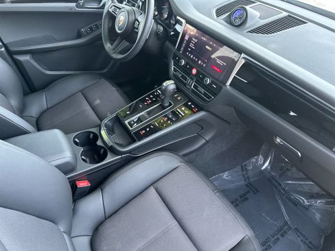 Certified 2024 Porsche Macan AWD/4WD image 17