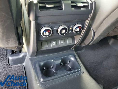 Used 2025 Land Rover Defender 130 X-Dynamic SE AWD/4WD image 14