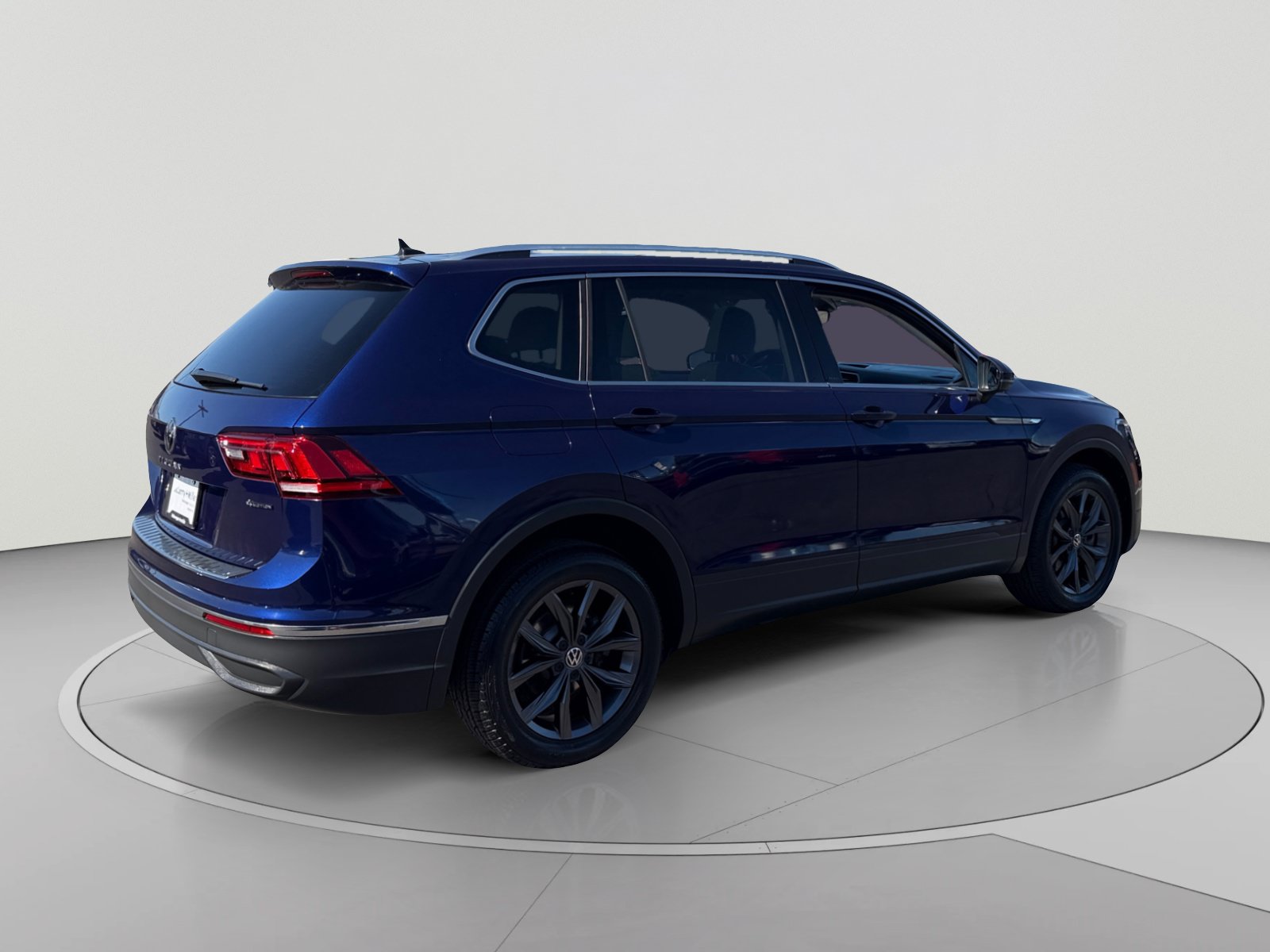 Used 2022 Volkswagen Tiguan SE w/ Panoramic Sunroof Package AWD/4WD image 5