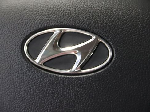 Used 2013 Hyundai Accent GLS w/ Premium Pkg FWD image 46