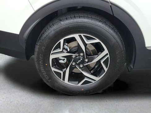 Used 2024 Kia Sportage LX image 7