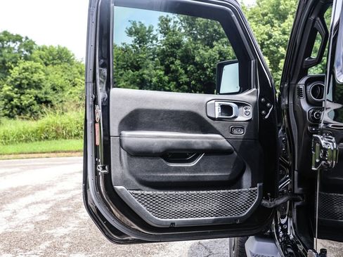 Used 2021 Jeep Wrangler Unlimited Sahara w/ Cold Weather Group image 18