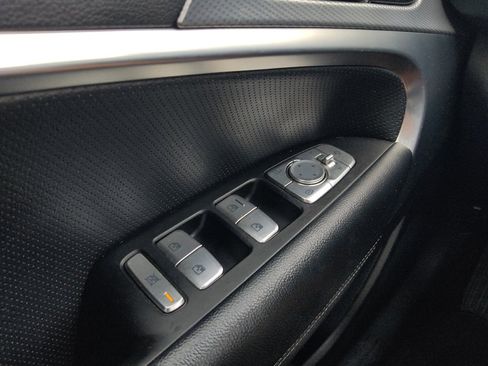 Used 2022 Genesis G70 3.3T RWD image 27