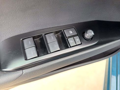 Used 2025 Toyota Camry SE image 21