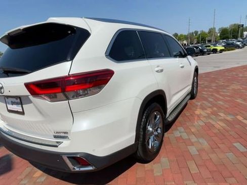 Used 2018 Toyota Highlander Limited Platinum image 9