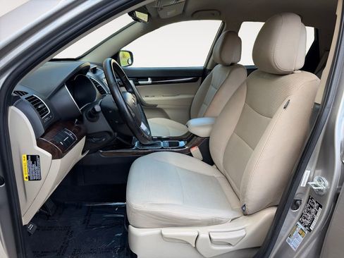 Used 2015 Kia Sorento LX image 13