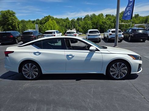 Used 2023 Nissan Altima 2.5 SL FWD image 9